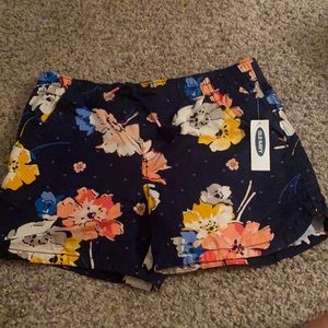 Cute floral old navy shorts 💐🌺🌷🌻🥀🌼🌸